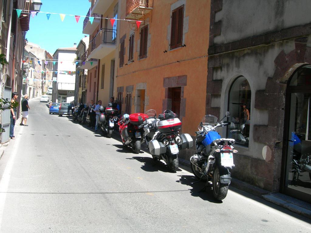 Su Cantaru Guesthouse Villanova Monteleone Bagian luar foto