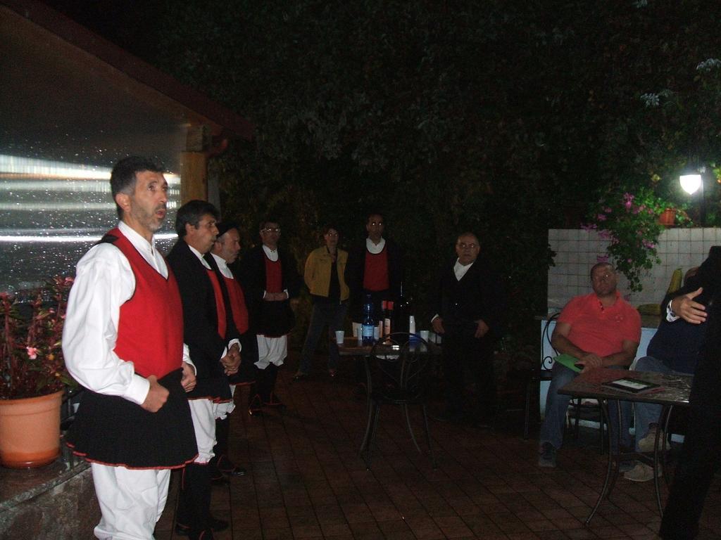 Su Cantaru Guesthouse Villanova Monteleone Bagian luar foto