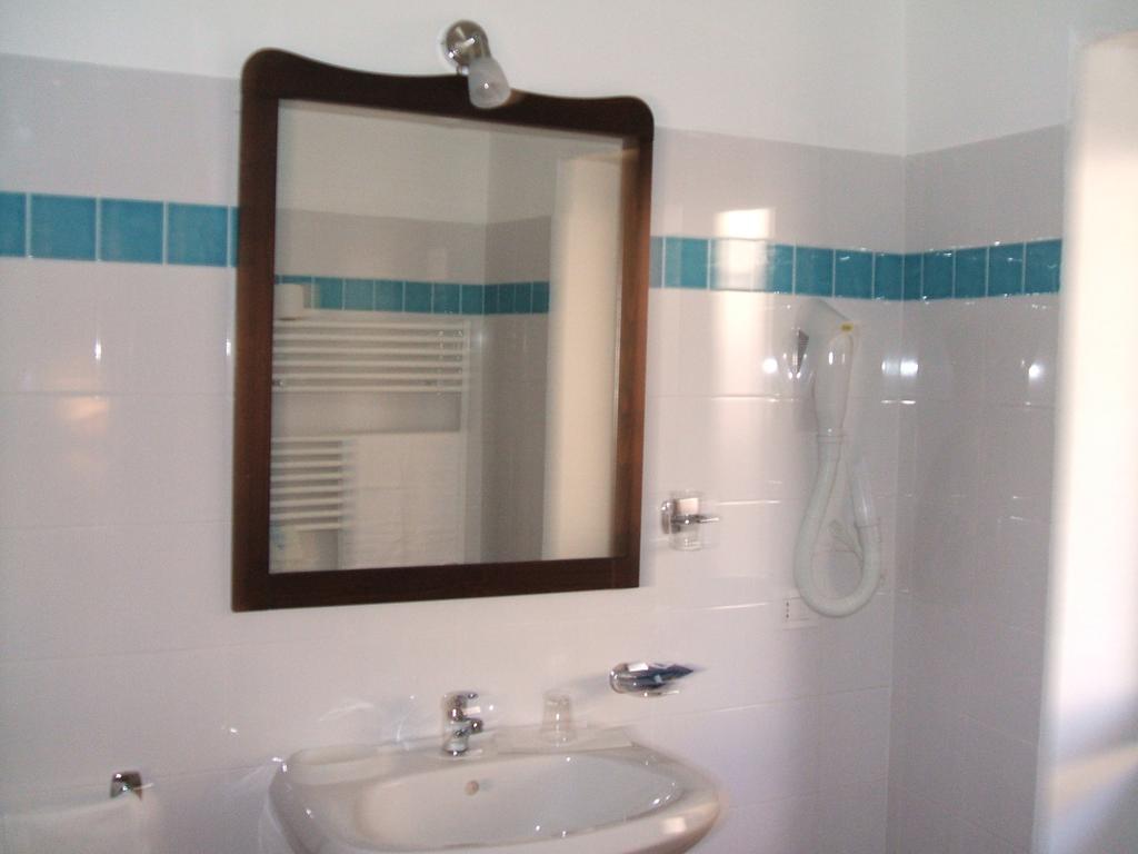 Su Cantaru Guesthouse Villanova Monteleone Bagian luar foto