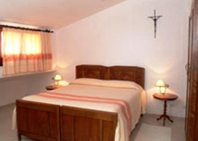 Su Cantaru Guesthouse Villanova Monteleone Ruang foto