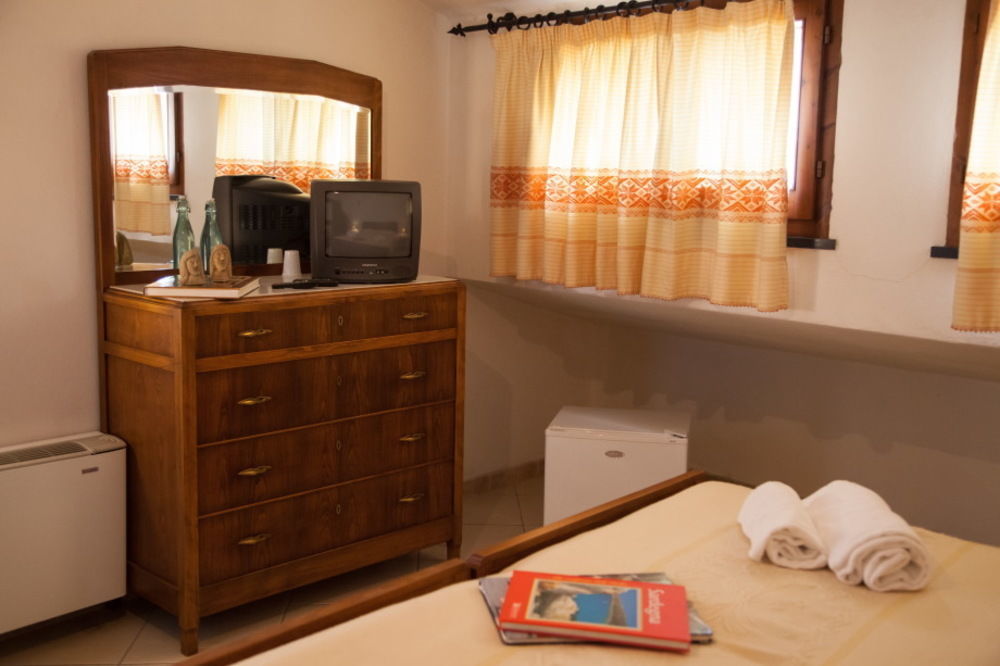 Su Cantaru Guesthouse Villanova Monteleone Bagian luar foto